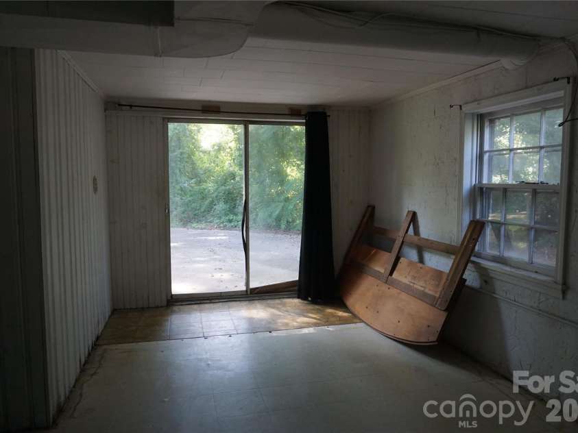 5214 Northview Drive, Hickory, NC 28601.  MLS# CAR4418097, YatesRealty ID 46720. 