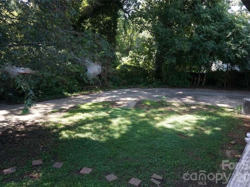 5214 Northview Drive, Hickory, NC 28601.  MLS# CAR4418097, YatesRealty ID 46720. 