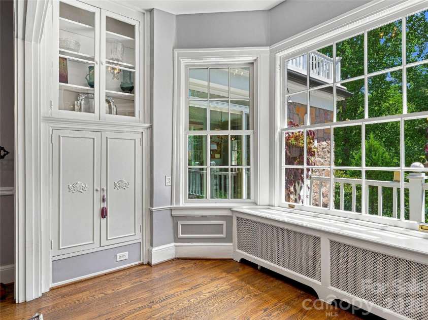 14 Griffing Boulevard, Asheville, NC 28804.  MLS# CAR4413603, YatesRealty ID 46721. Charming built-ins