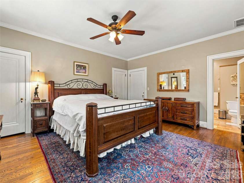 14 Griffing Boulevard, Asheville, NC 28804.  MLS# CAR4413603, YatesRealty ID 46721. Double closets