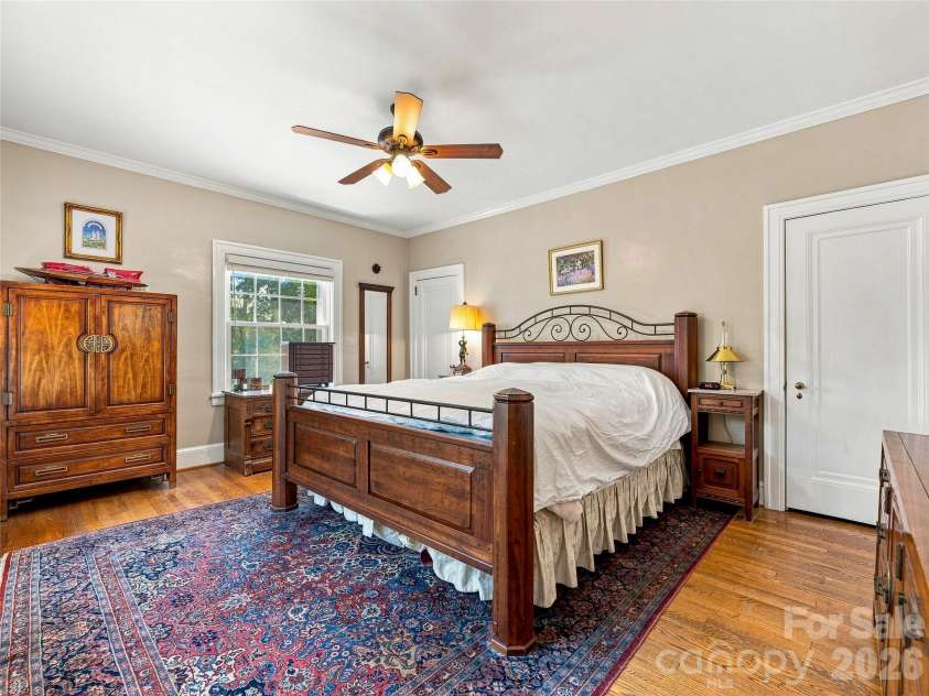 14 Griffing Boulevard, Asheville, NC 28804.  MLS# CAR4413603, YatesRealty ID 46721. Spacious primary bedroom