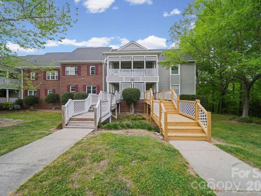 503 Gooseneck Drive, Cary, NC 27513.  MLS# CAR4418013, YatesRealty ID 46726. 