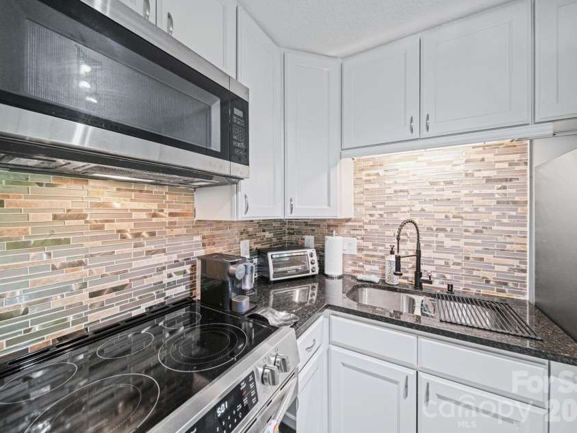 503 Gooseneck Drive, Cary, NC 27513.  MLS# CAR4418013, YatesRealty ID 46726. 