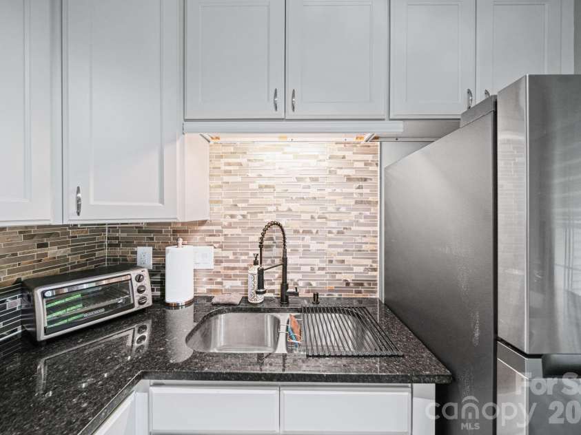 503 Gooseneck Drive, Cary, NC 27513.  MLS# CAR4418013, YatesRealty ID 46726. 