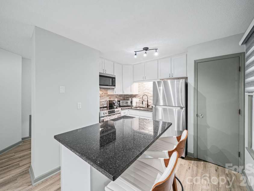 503 Gooseneck Drive, Cary, NC 27513.  MLS# CAR4418013, YatesRealty ID 46726. Open Kitchen