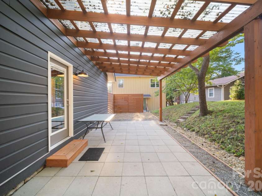 124 State Street, Asheville, NC 28806.  MLS# CAR4418133, YatesRealty ID 46728. 