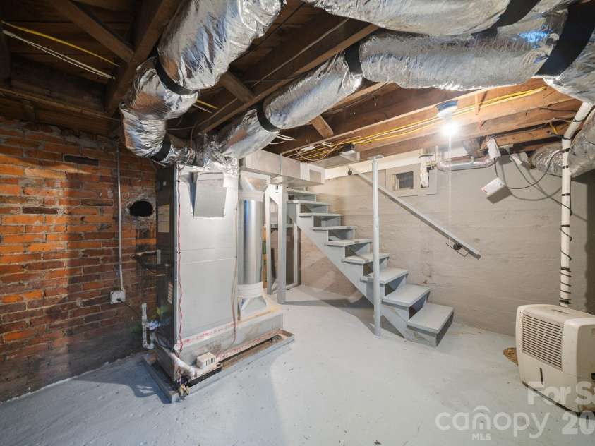 124 State Street, Asheville, NC 28806.  MLS# CAR4418133, YatesRealty ID 46728. 