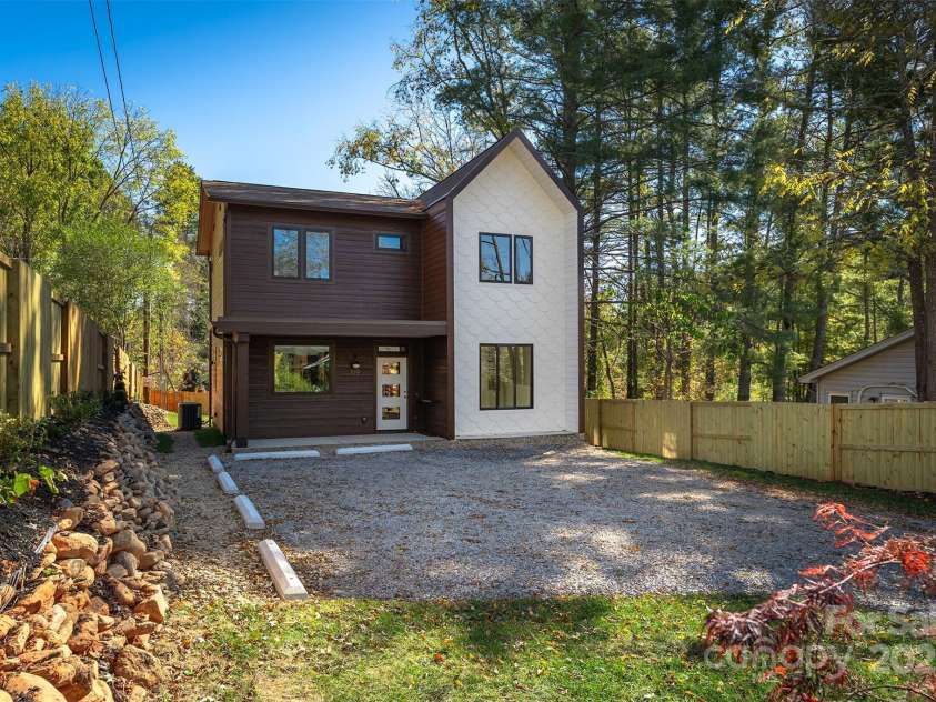 119 Bear Creek Road, Asheville, NC 28806.  MLS# CAR4315446, YatesRealty ID 4673. 