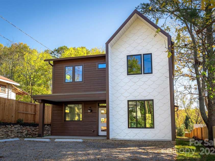 119 Bear Creek Road, Asheville, NC 28806.  MLS# CAR4315446, YatesRealty ID 4673. 