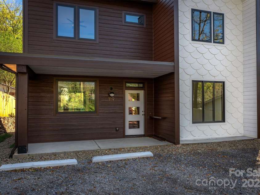 119 Bear Creek Road, Asheville, NC 28806.  MLS# CAR4315446, YatesRealty ID 4673. 