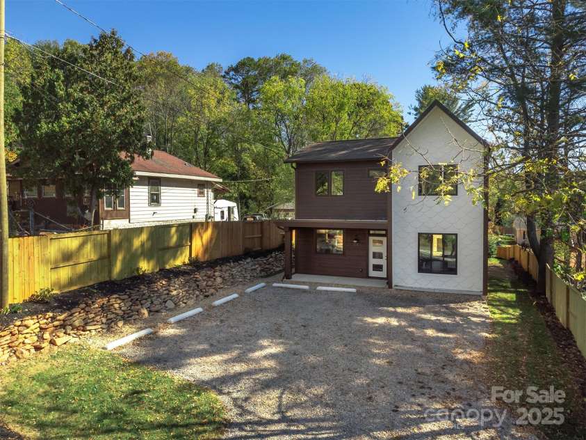 119 Bear Creek Road, Asheville, NC 28806.  MLS# CAR4315446, YatesRealty ID 4673. 