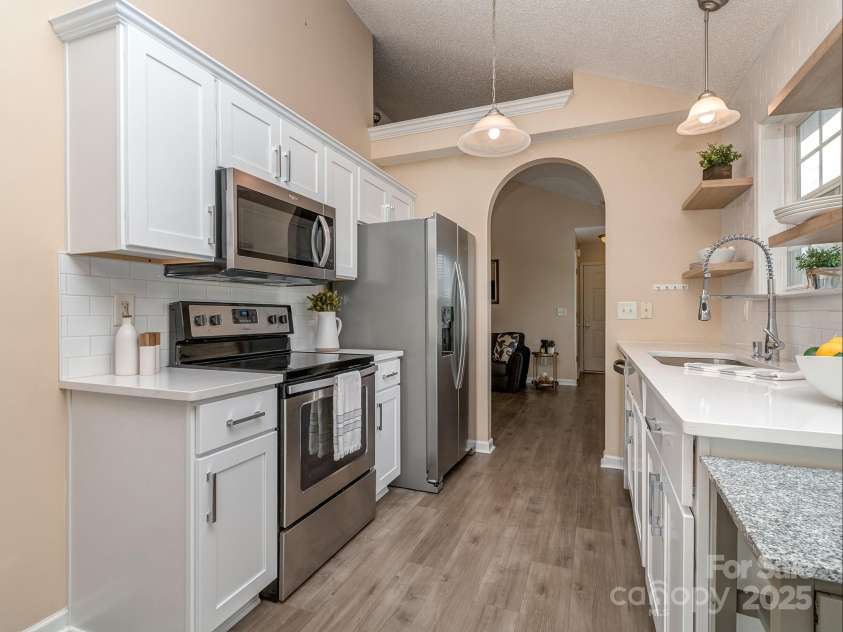 163 Brookshire Drive, Fort Mill, SC 29715.  MLS# CAR4234398, YatesRealty ID 4673. Refrigerator, Washer & Dryer Convey with the Property