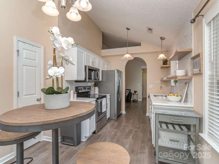 163 Brookshire Drive, Fort Mill, SC 29715.  MLS# CAR4234398, YatesRealty ID 4673. Stainless Steel Appliances