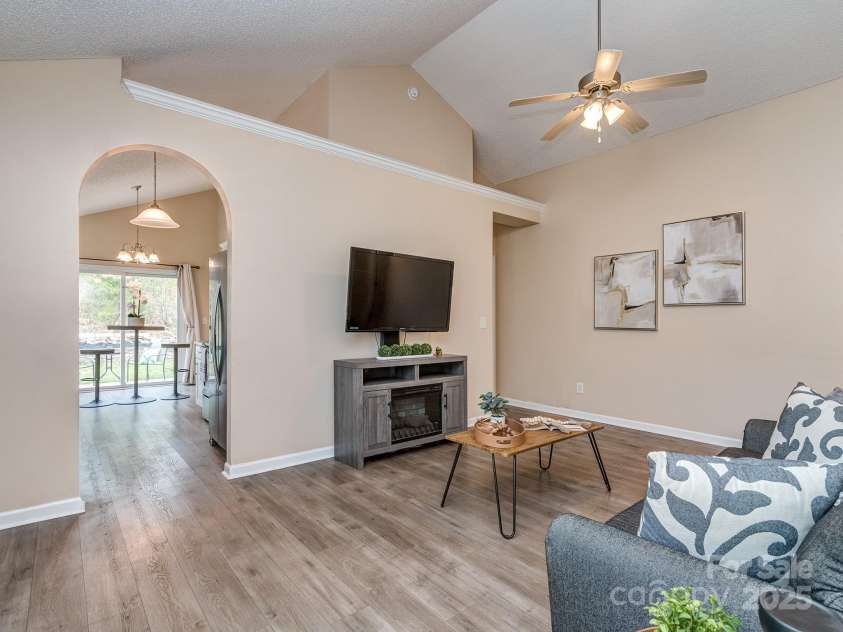 163 Brookshire Drive, Fort Mill, SC 29715.  MLS# CAR4234398, YatesRealty ID 4673. Vaulted Ceilings