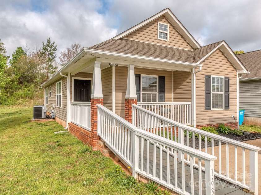 163 Brookshire Drive, Fort Mill, SC 29715.  MLS# CAR4234398, YatesRealty ID 4673. Welcome Home!