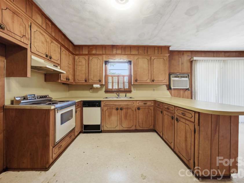 150 Mcshag Drive, Kannapolis, NC 28081.  MLS# CAR4418124, YatesRealty ID 46730. 