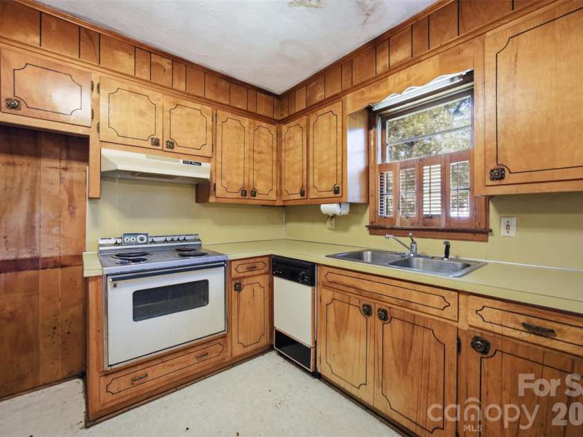 150 Mcshag Drive, Kannapolis, NC 28081.  MLS# CAR4418124, YatesRealty ID 46730. 