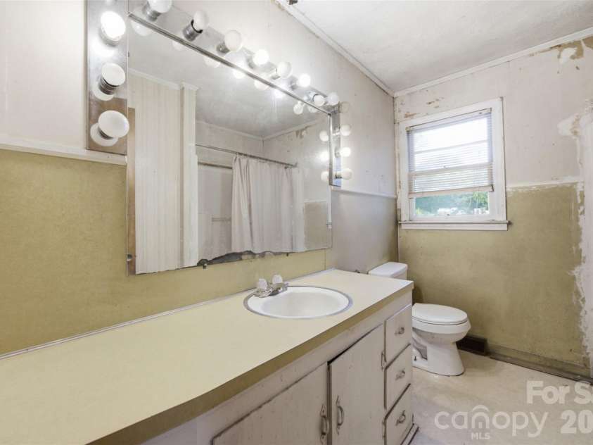 150 Mcshag Drive, Kannapolis, NC 28081.  MLS# CAR4418124, YatesRealty ID 46730. 