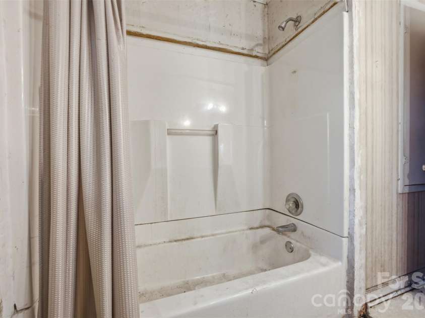 150 Mcshag Drive, Kannapolis, NC 28081.  MLS# CAR4418124, YatesRealty ID 46730. 