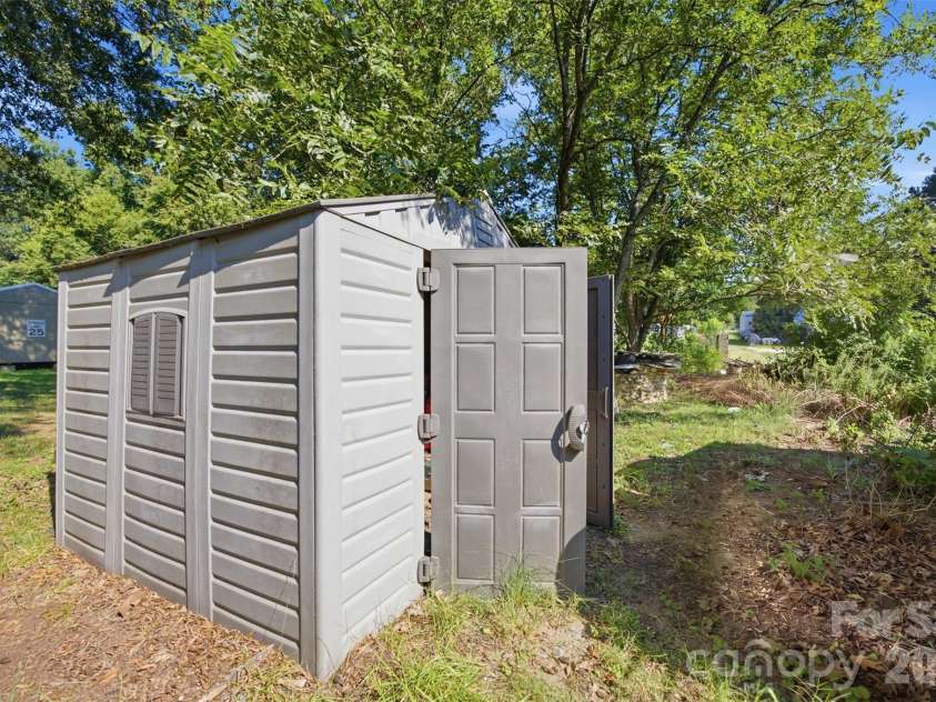 150 Mcshag Drive, Kannapolis, NC 28081.  MLS# CAR4418124, YatesRealty ID 46730. 