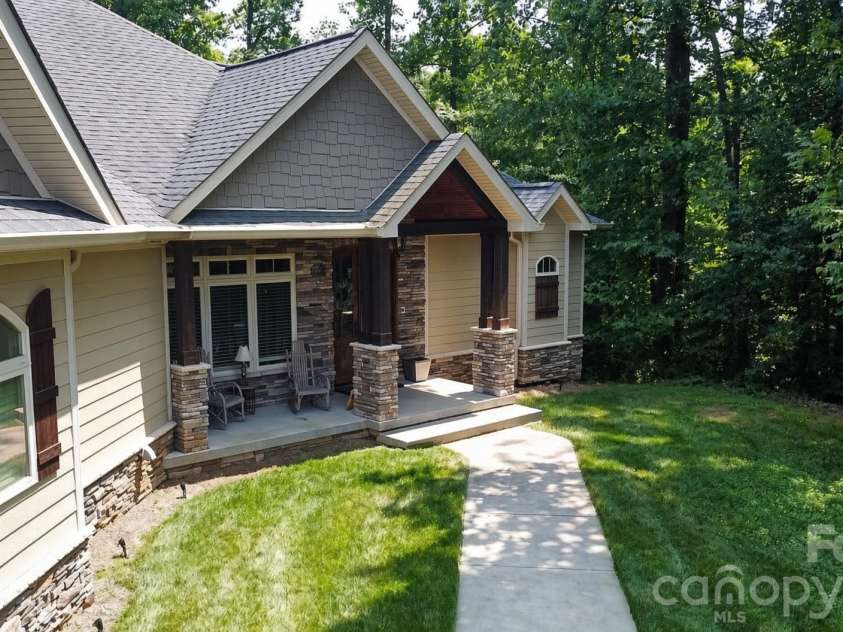654 Chipley Ford Road, Statesville, NC 28625.  MLS# CAR4417843, YatesRealty ID 46734. 
