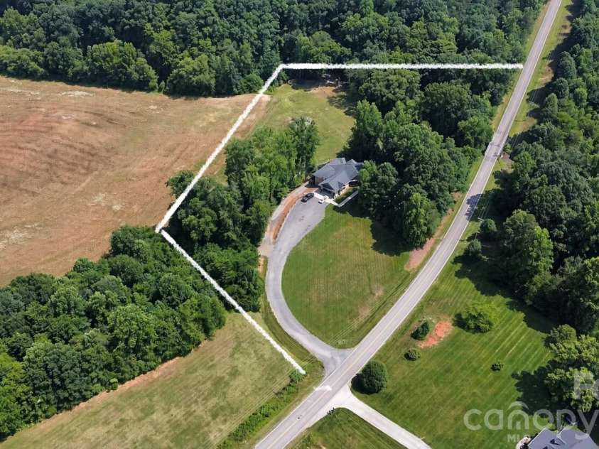 654 Chipley Ford Road, Statesville, NC 28625.  MLS# CAR4417843, YatesRealty ID 46734. 