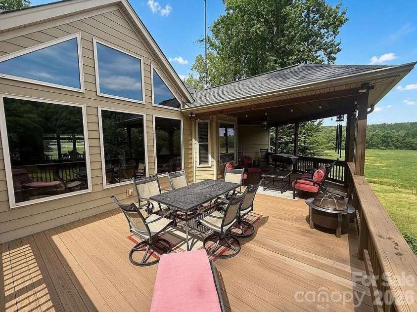 654 Chipley Ford Road, Statesville, NC 28625.  MLS# CAR4417843, YatesRealty ID 46734. 