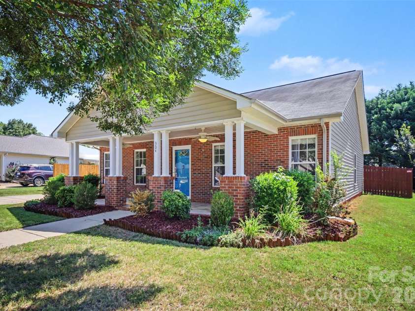 304 Llewellyn Street, Belmont, NC 28012.  MLS# CAR4413586, YatesRealty ID 46738. Front Exterior