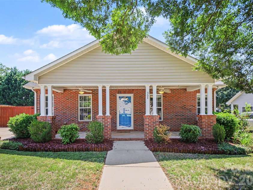304 Llewellyn Street, Belmont, NC 28012.  MLS# CAR4413586, YatesRealty ID 46738. Front Exterior