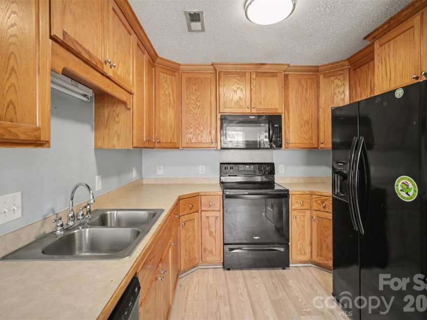 304 Llewellyn Street, Belmont, NC 28012.  MLS# CAR4413586, YatesRealty ID 46738. Kitchen