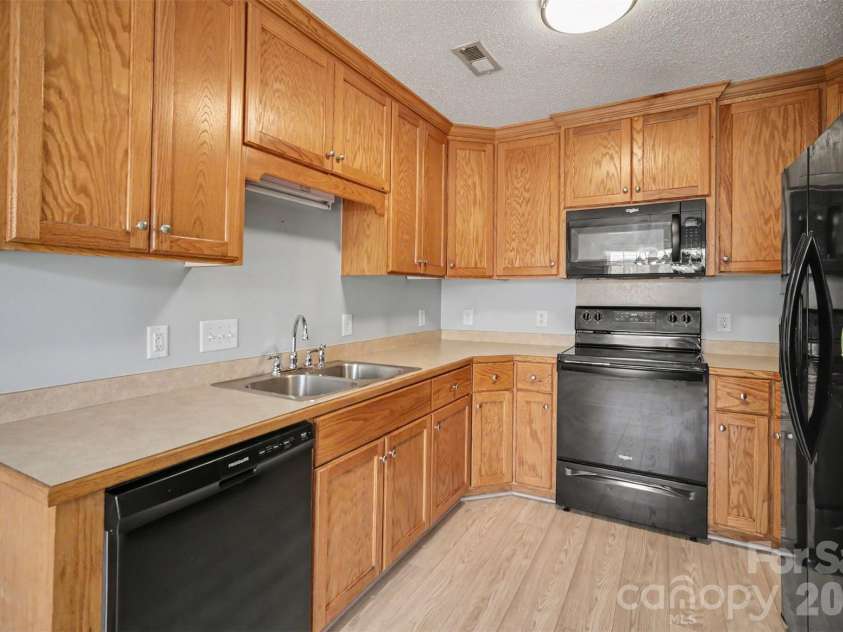 304 Llewellyn Street, Belmont, NC 28012.  MLS# CAR4413586, YatesRealty ID 46738. Kitchen