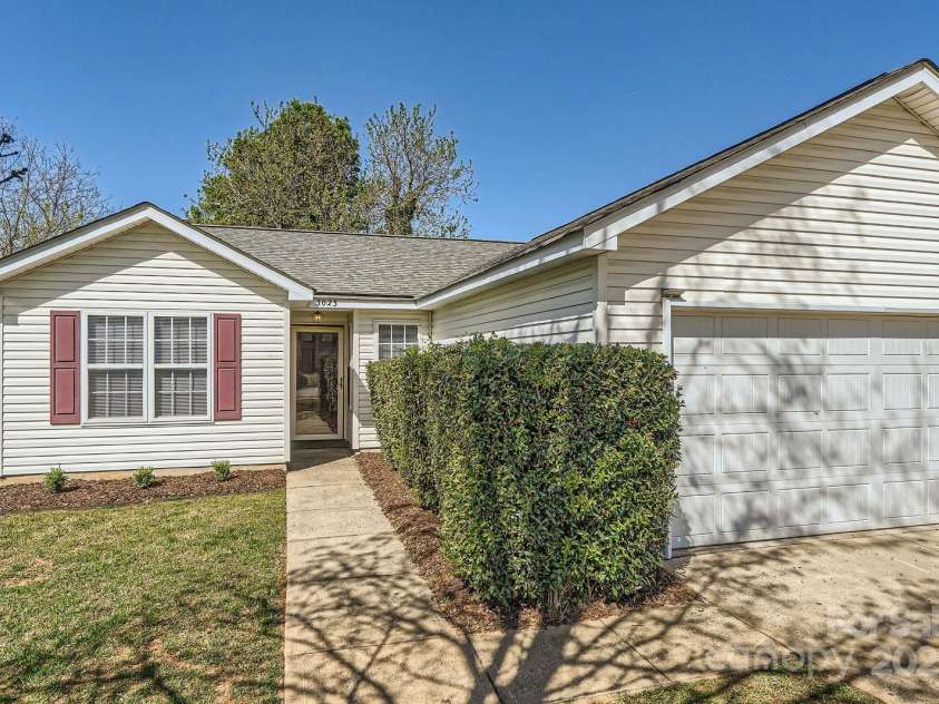 3023 Fairglen Road, Charlotte, NC 28269.  MLS# CAR4240776, YatesRealty ID 4674. 