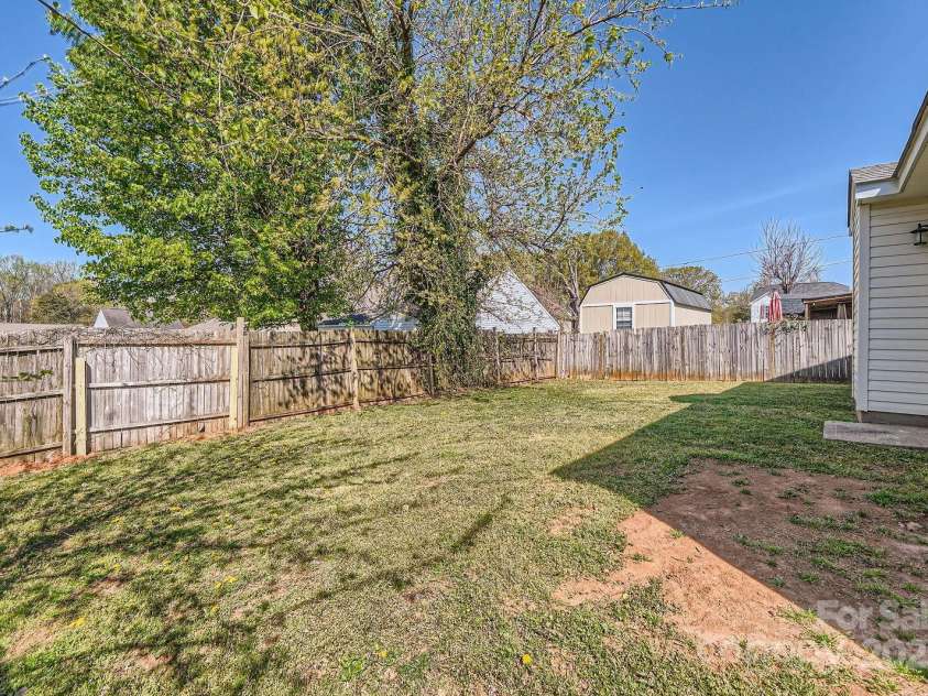 3023 Fairglen Road, Charlotte, NC 28269.  MLS# CAR4240776, YatesRealty ID 4674. 