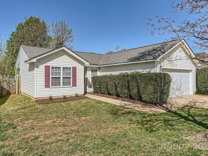 3023 Fairglen Road, Charlotte, NC 28269.  MLS# CAR4240776, YatesRealty ID 4674. 