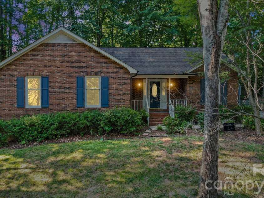 821 Deer Path Place, Mooresville, NC 28115.  MLS# CAR4418014, YatesRealty ID 46740. 
