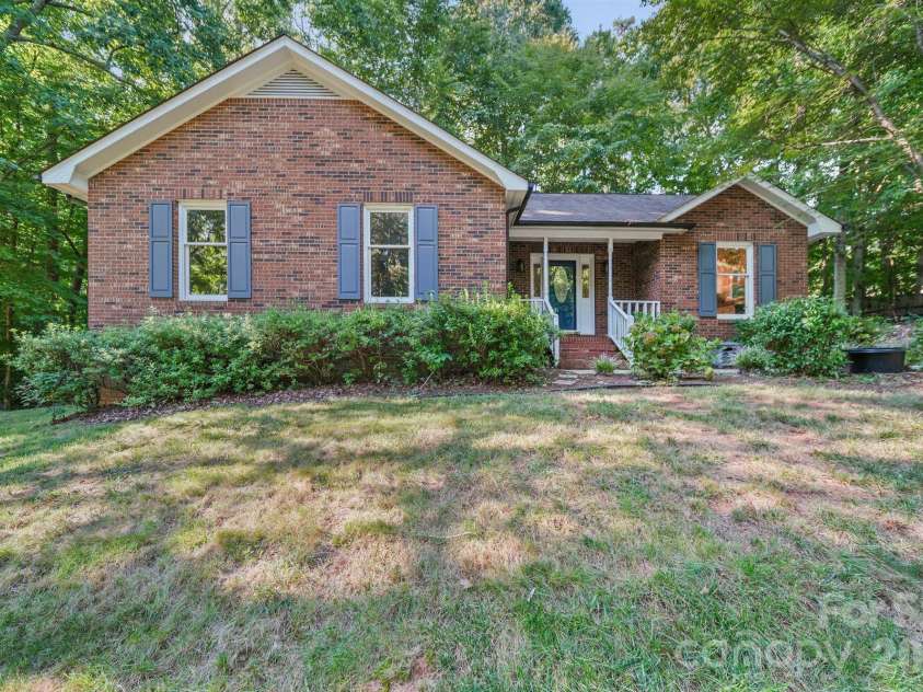 821 Deer Path Place, Mooresville, NC 28115.  MLS# CAR4418014, YatesRealty ID 46740. 