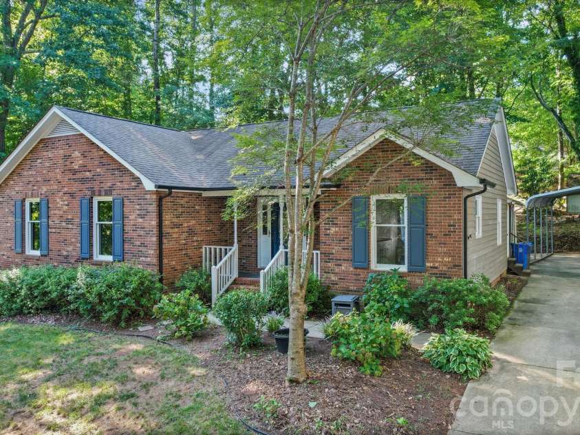 821 Deer Path Place, Mooresville, NC 28115.  MLS# CAR4418014, YatesRealty ID 46740. 