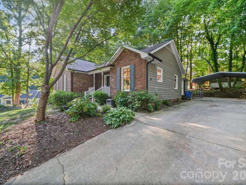 821 Deer Path Place, Mooresville, NC 28115.  MLS# CAR4418014, YatesRealty ID 46740. 