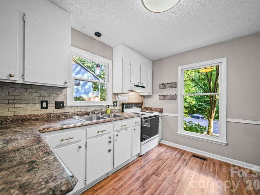 821 Deer Path Place, Mooresville, NC 28115.  MLS# CAR4418014, YatesRealty ID 46740. 
