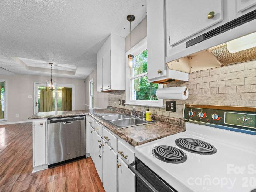 821 Deer Path Place, Mooresville, NC 28115.  MLS# CAR4418014, YatesRealty ID 46740. 
