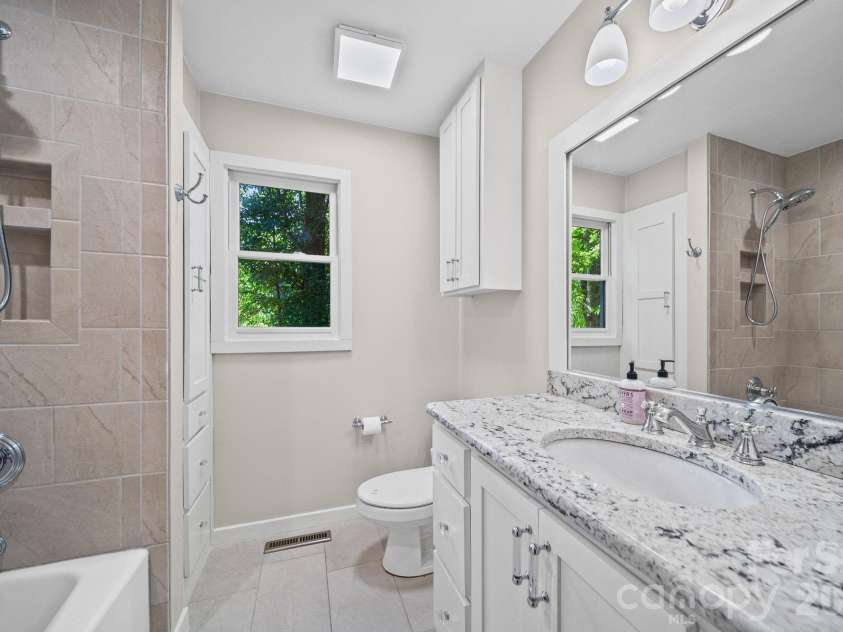 821 Deer Path Place, Mooresville, NC 28115.  MLS# CAR4418014, YatesRealty ID 46740. 