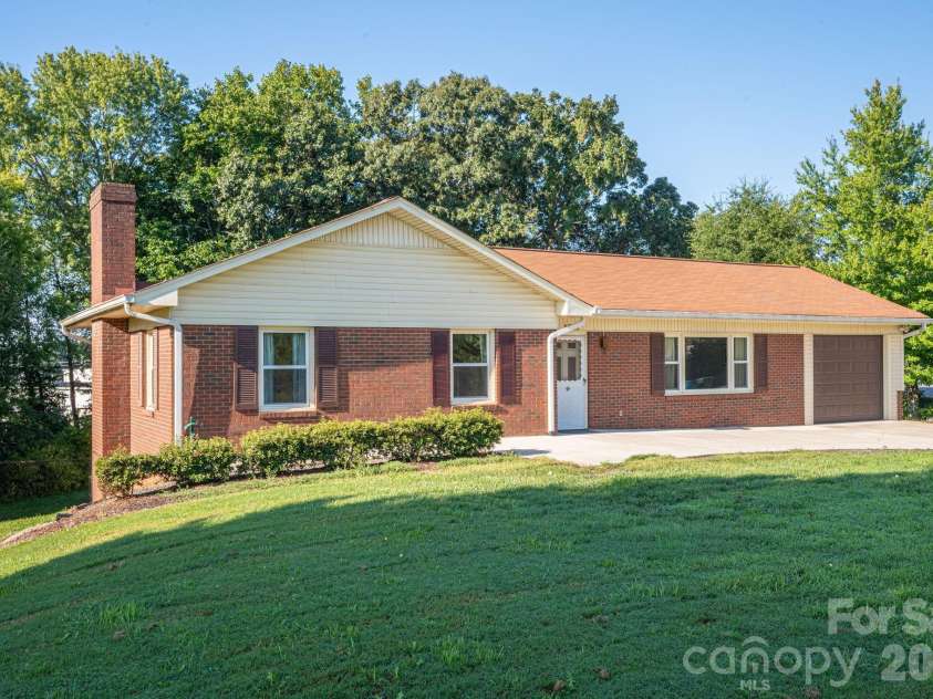 1306 11th Avenue, Hickory, NC 28602.  MLS# CAR4418185, YatesRealty ID 46742. 