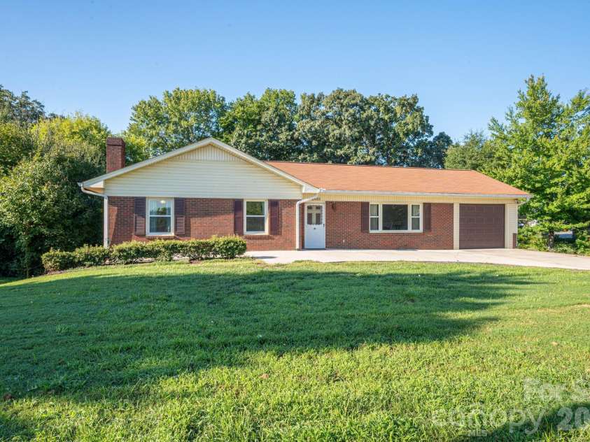1306 11th Avenue, Hickory, NC 28602.  MLS# CAR4418185, YatesRealty ID 46742. 
