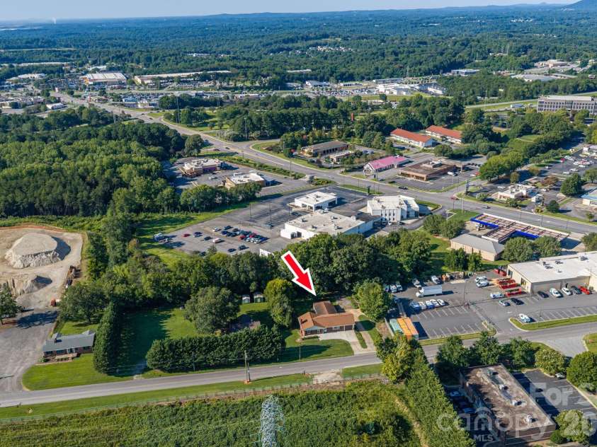 1306 11th Avenue, Hickory, NC 28602.  MLS# CAR4418185, YatesRealty ID 46742. 