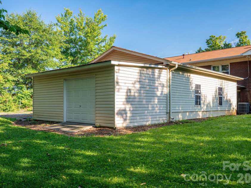 1306 11th Avenue, Hickory, NC 28602.  MLS# CAR4418185, YatesRealty ID 46742. 
