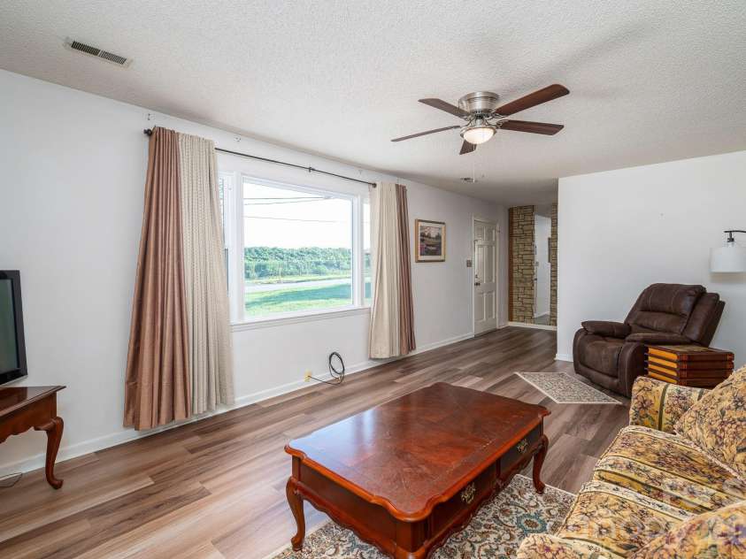 1306 11th Avenue, Hickory, NC 28602.  MLS# CAR4418185, YatesRealty ID 46742. 