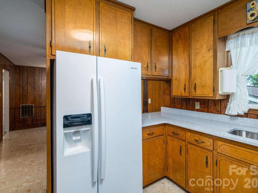 1306 11th Avenue, Hickory, NC 28602.  MLS# CAR4418185, YatesRealty ID 46742. 