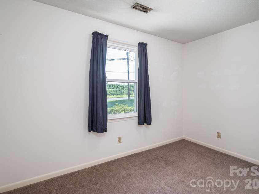 1306 11th Avenue, Hickory, NC 28602.  MLS# CAR4418185, YatesRealty ID 46742. 