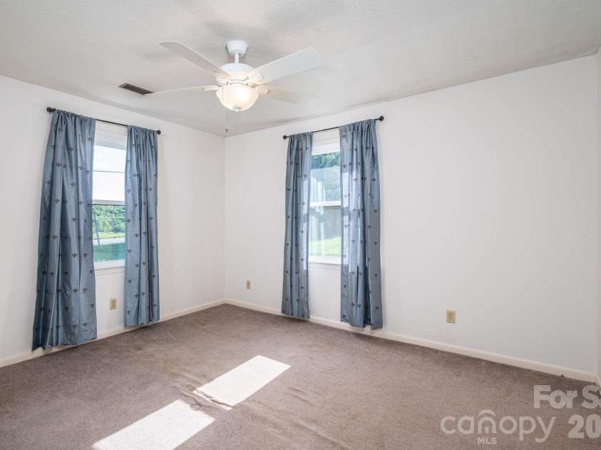 1306 11th Avenue, Hickory, NC 28602.  MLS# CAR4418185, YatesRealty ID 46742. 