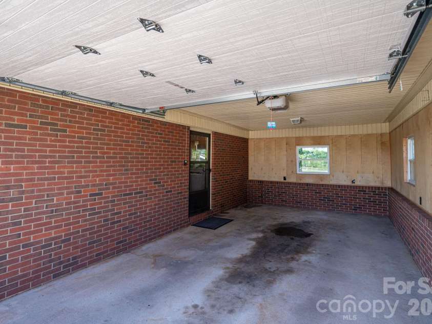 1306 11th Avenue, Hickory, NC 28602.  MLS# CAR4418185, YatesRealty ID 46742. Main level single garage